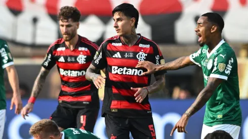 Erick Pulgar quase foi expulso logo no primeiro tempo em Lima (Photo by Rodrigo Valle)