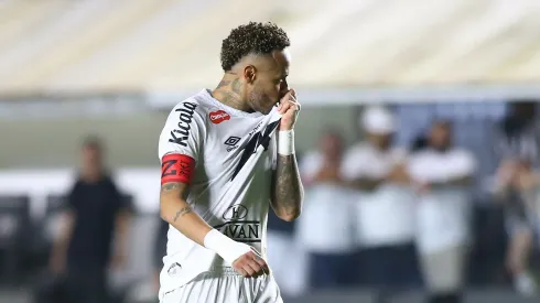 SP – SANTOS – 28/11/2025 – BRASILEIRO A 2025, SANTOS X SPORT – Neymar Jr jogador do Santos durante partida contra o Sport no estadio Vila Belmiro pelo campeonato Brasileiro A 2025. Foto: Mauricio De Souza/AGIF