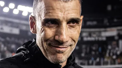 Vojvoda durante partida do Peixe contra o SPFC.