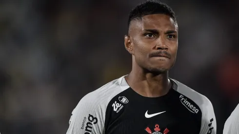Vitinho em campo pelo Corinthians. Foto: Thiago Ribeiro/AGIF