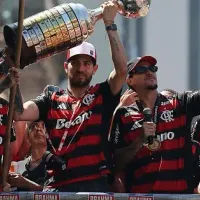 Taça da Libertadores quebra em comemoração do Flamengo e gambiarra inusitada soluciona problema