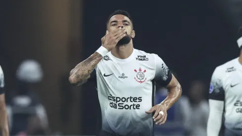 Raniele, volante do Corinthians em partida pelo campeonato brasileiro (Foto: Alexandre Schneider/Getty Images)