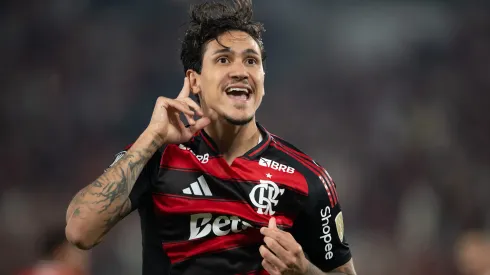 RJ – RIO DE JANEIRO – 18/09/2025 – COPA LIBERTADORES 2025, FLAMENGO X ESTUDIANTES – Pedro jogador do Flamengo comemora seu gol durante partida contra o Estudiantes no estadio Maracana pelo campeonato Copa Libertadores 2025. Foto: Jorge Rodrigues/AGIF
