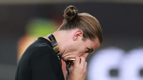 Filipe Luís, técnico do Flamengo em partida pelo campeonato brasileiro (Foto: Hector Vivas/Getty Images)