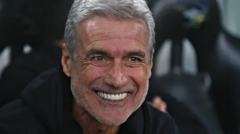 Luís Castro está perto de dirigir o Grêmio