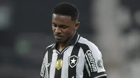 Jeffinho durante partida pelo Botafogo no Brasileirão Betano