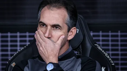 Léo Condé conta com desfalqeus no elenco para Flamengo x Ceará – Foto: Fabio Giannelli/AGIF