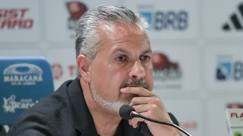 José Boto prepara primeira saída no elenco do Mengão.
