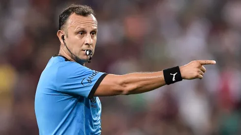 Dario Herrera optou por não expulsar Pulgar, do Flamengo.