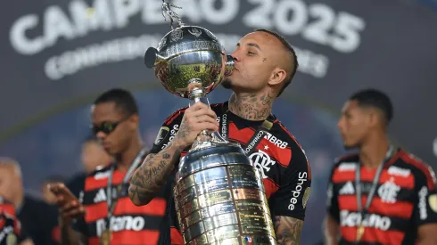 Atacante tem o futuro incerto – Foto: Buda Mendes/Getty Images.