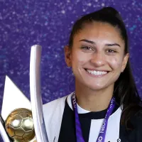 Santos encaminha a contratação da lateral Letícia, que defende o Corinthians