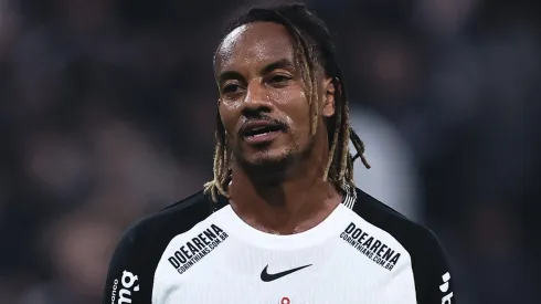 André Carrillo dita o ritmo do meio-campo do Corinthians