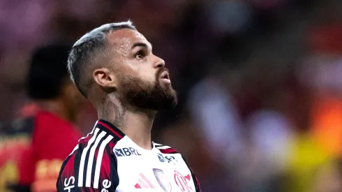 – Michael jogador do Flamengo lamenta durante partida contra o Sport no estadio Arena Pernambuco pelo campeonato Brasileiro A 2025.
