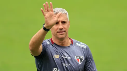 SP – SAO PAULO – 14/11/2025 – TREINO DO SAO PAULO – Hernan Crespo tecnico do Sao Paulo durante treino no estadio CT Barra Funda. Foto: Marcello Zambrana/AGIF