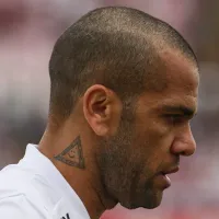 Daniel Alves volta a ser acionado na justiça, e desta vez a cobrança é de R$100 mil por IPVA atrasado