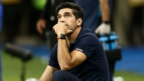 Abel Ferreira, técnico do Palmeiras em partida pelo campeonato brasileiro (Foto: Pedro H. Tesch/Getty Images)