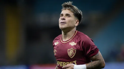 RS – PORTO ALEGRE – 02/12/2025 – BRASILEIRO A 2025, GREMIO X FLUMINENSE – jogador do Fluminense comemora seu gol durante partida contra o Gremio no estadio Arena do Gremio pelo campeonato Brasileiro A 2025. Foto: Maxi Franzoi/AGIF