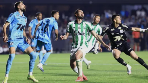 Gilberto jogador do Juventude durante partida contra o Santos – Foto: Marcello Zambrana/AGIF
