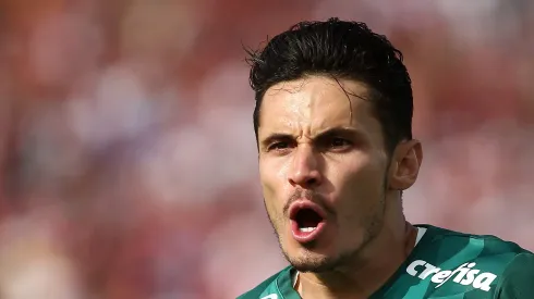 MONTEVIDEO, URUGUAY – NOVEMBER 27: Rapahel Veiga of Palmeiras celabrates after scoring the opening goal of his teamduring the final match of Copa CONMEBOL Libertadores 2021 between Palmeiras and Flamengo at Centenario Stadium on November 27, 2021 in Montevideo, Uruguay. (Photo by Ernesto Ryan/Getty Images)