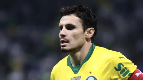 Veiga em campo com a camisa do Palestra.