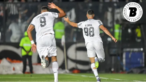 Arthur Cabral jogador do Botafogo comemora seu gol com Chris Ramos. Foto: Thiago Ribeiro/AGIF