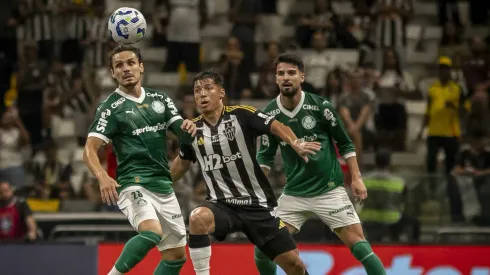 Rafael Veiga jogador do Palmeiras durante partida contra o Atlético-MG – Foto: Fernando Moreno/AGIF