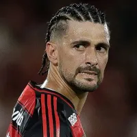 Arrascaeta quase faz gol ‘antológico’ no Maracanã após voleio da entrada da área em título do Flamengo