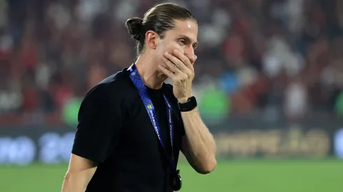 Filipe Luís com a medalha de Campeão Brasileiro – (Photo by Buda Mendes/Getty Images)