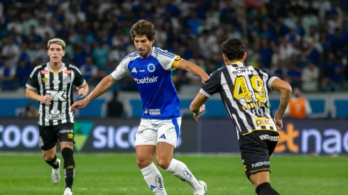MG – BELO HORIZONTE – 10/08/2025 – BRASILEIRO A 2025, CRUZEIRO X SANTOS – Lucas Silva jogador do Cruzeiro durante partida contra o Santos no estadio Mineirao pelo campeonato Brasileiro A 2025.