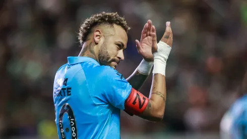 RS – CAXIAS DO SUL – 03/12/2025 – BRASILEIRO A 2025, JUVENTUDE X SANTOS – Neymar jogador do Santos durante partida contra o Juventude no estadio Alfredo Jaconi pelo campeonato Brasileiro A 2025. Foto: Luiz Erbes/AGIF