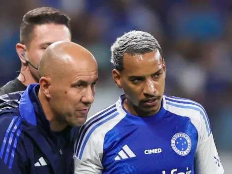 Leonardo Jardim e dois titulares estão pendurados com dois cartões