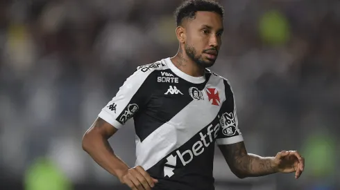 RJ – RIO DE JANEIRO – 12/04/2025 – BRASILEIRO A 2025, VASCO X SPORT – Jair jogador do Vasco durante partida contra o Sport no estadio Sao Januario pelo campeonato Brasileiro A 2025. Foto: Thiago Ribeiro/AGIF