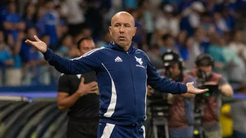 MG – BELO HORIZONTE – 04/12/2025 – BRASILEIRO A 2025, CRUZEIRO X BOTAFOGO – Leonardo Jardim tecnico do Cruzeiro durante partida contra o Botafogo no estadio Mineirao pelo campeonato Brasileiro A 2025. Foto: Fernando Moreno/AGIF