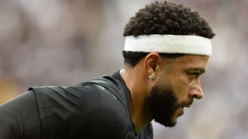 Memphis Depay, jogador do Corinthians, durante aquecimento antes da partida contra o Gremio no estadio Arena Corinthians pelo campeonato Brasileiro A 2025. Foto: Joisel Amaral/AGIF