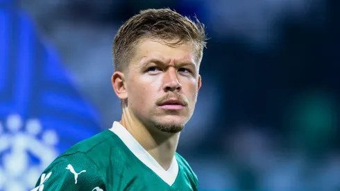 SP – SAO PAULO – 26/07/2025 – BRASILEIRO A 2025, PALMEIRAS X GREMIO – Bruno Fuchs jogador do Palmeiras durante partida contra o Gremio no estadio Arena Allianz Parque pelo campeonato Brasileiro A 2025. Foto: Marcello Zambrana/AGIF