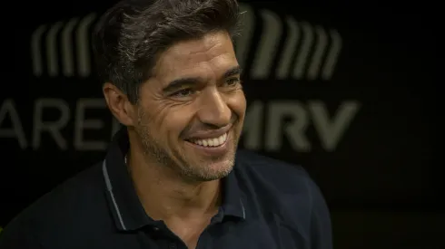 Abel Ferreira, técnico do Palmeiras, durante partida contra o Atletico-MG no estadio Arena MRV pelo campeonato Brasileiro A 2025. Foto: Fernando Moreno/AGIF