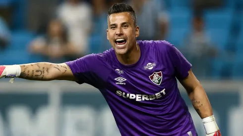 Fábio em ação na vitória sobre o Grêmio, em Porto Alegre