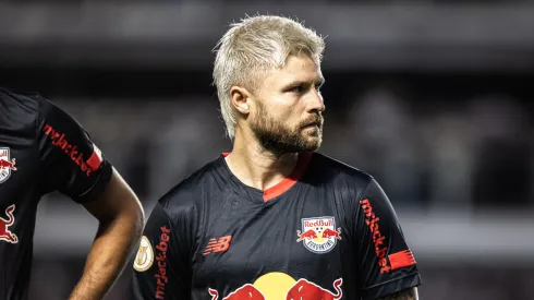 Eduardo Sasha em campo pelo Bragantino. Foto: Abner Dourado/AGIF