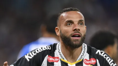 Guilherme em campo em jogo no Mineirão contra o Cruzeiro.