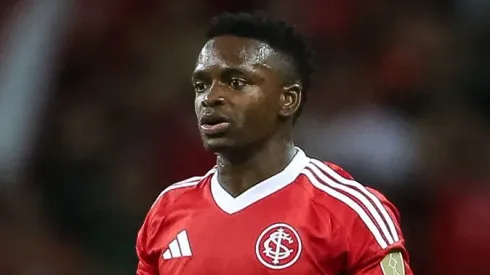 Johan Carbonero, atacante do Inter em partida pelo campeonato brasileiro (Foto: Pedro H. Tesch/Getty Images)