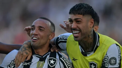 RJ – RIO DE JANEIRO – 07/12/2025 – BRASILEIRO A 2025, BOTAFOGO X FORTALEZA – Marcal jogador do Botafogo comemora seu gol durante partida contra o Fortaleza no estadio Engenhao pelo campeonato Brasileiro A 2025. Foto: Thiago Ribeiro/AGIF