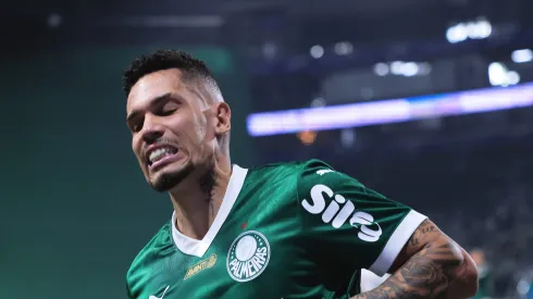 Paulinho em ação pelo Palmeiras no Allianz Parque