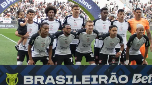 SP – SAO PAULO – 07/12/2025 – BRASILEIRO A 2025, CORINTHIANS X JUVENTUDE – Jogadores do Corinthians posam para foto antes na partida contra Juventude no estadio Arena Corinthians pelo campeonato Brasileiro A 2025. Foto: Joisel Amaral/AGIF