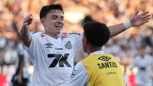 Álvaro Barreal teve sua compra confirmada pelo Santos após o Brasileirão e assinará até 2028 no Peixe