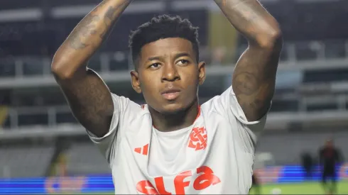 Vitão, zagueiro do Inter em partida pelo campeonato brasileiro (Foto: Ricardo Duarte / Internacional)