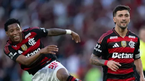 Gonzalo Plata comemorando gol de Arrascaeta em jogo no Maracanã