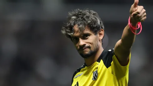 MG – BELO HORIZONTE – 24/05/2025 – BRASILEIRO A 2025, ATLETICO-MG X CORINTHIANS – Gustavo Scarpa jogador do Atletico-MG durante aquecimento antes da partida contra o Corinthians no estadio Arena MRV pelo campeonato Brasileiro A 2025. Foto: Gilson Lobo/AGIF