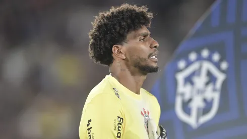 RJ – RIO DE JANEIRO – 13/09/2025 – BRASILEIRO A 2025, FLUMINENSE X CORINTHIANS – Hugo Souza goleiro do Corinthians durante partida contra o Fluminense no estadio Maracana pelo campeonato Brasileiro A 2025. Foto: Thiago Ribeiro/AGIF