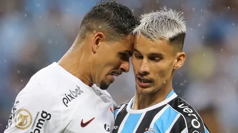 Lucas Veríssimo (à esquerda) é um nome pedido por Sampaoli no Atlético para 2026