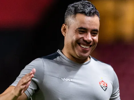 Jair Ventura pede contratação de João Lucas, do Grêmio